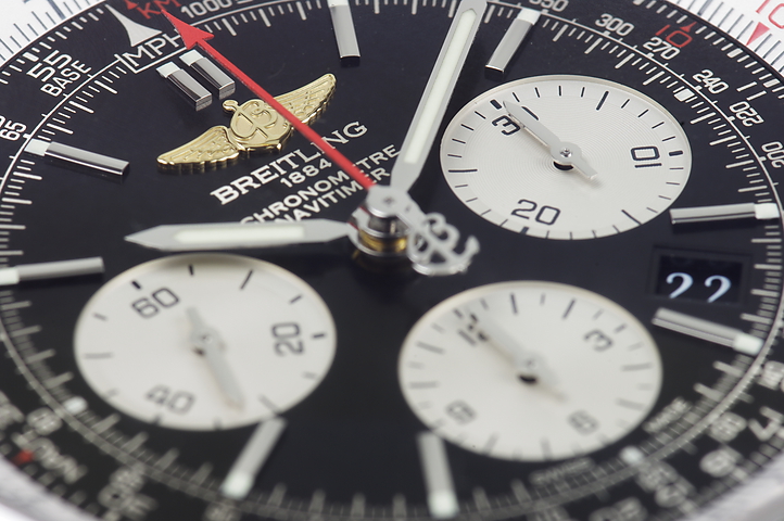 The 43 mm replica Breitling Chronometre Navitimer AB012012 watches have black dials.