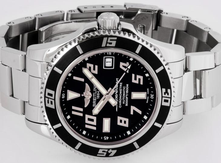 The reliable fake Breitling Superocean A1736402 watches can be good partners of swim.