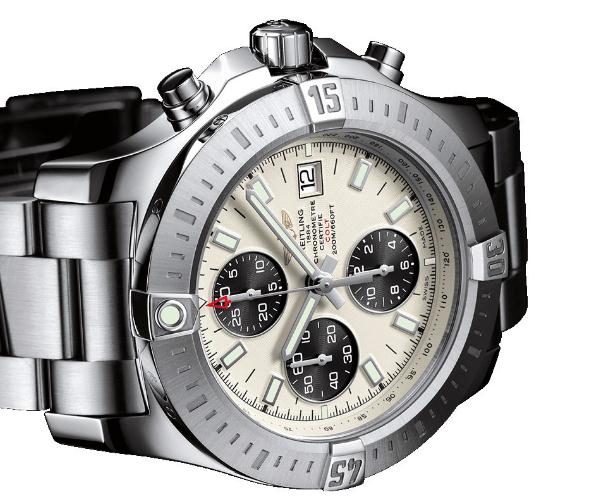 The 44 mm copy Breitling Colt A1338811 watches have silvery dials with chronograph sub-dials.