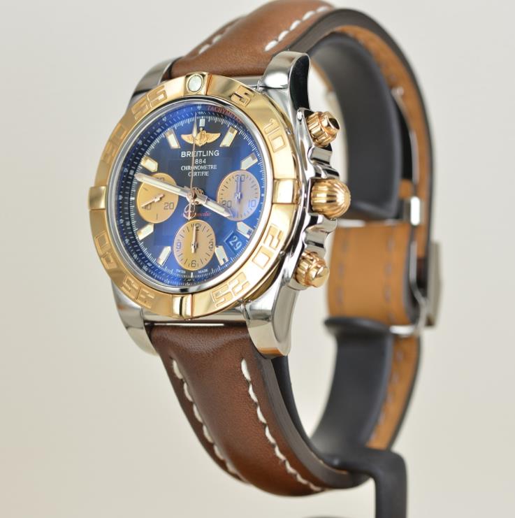 The male fake watches have brown leather straps.